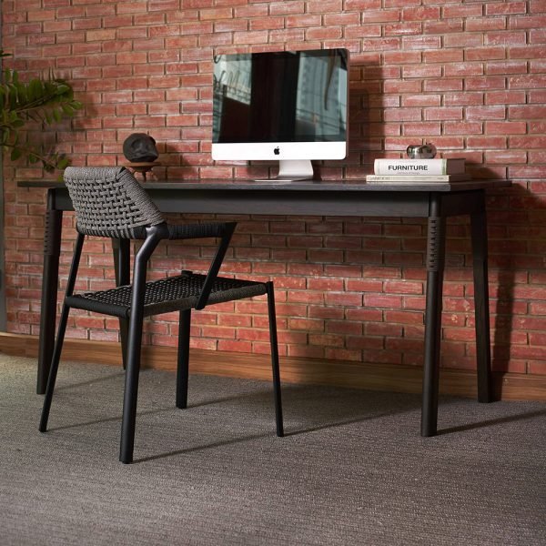 Structure : Solid Wood