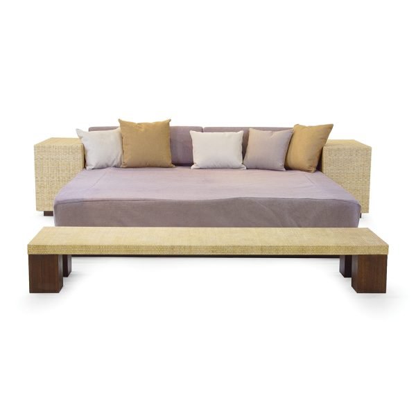 Structure : Solid Wood
