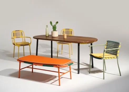 Structure : Solid Wood