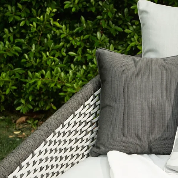 Trim Daybed