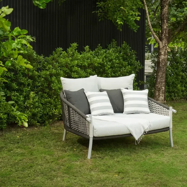 Trim Daybed